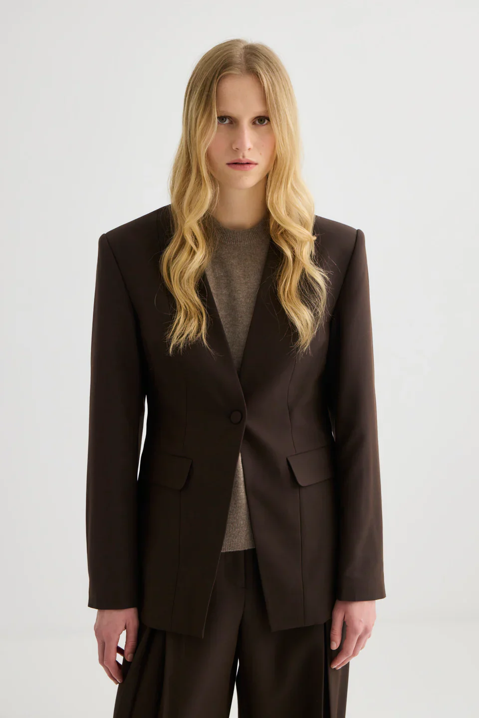 Laing Invert Pleat Trouser - Truffle - Image 8