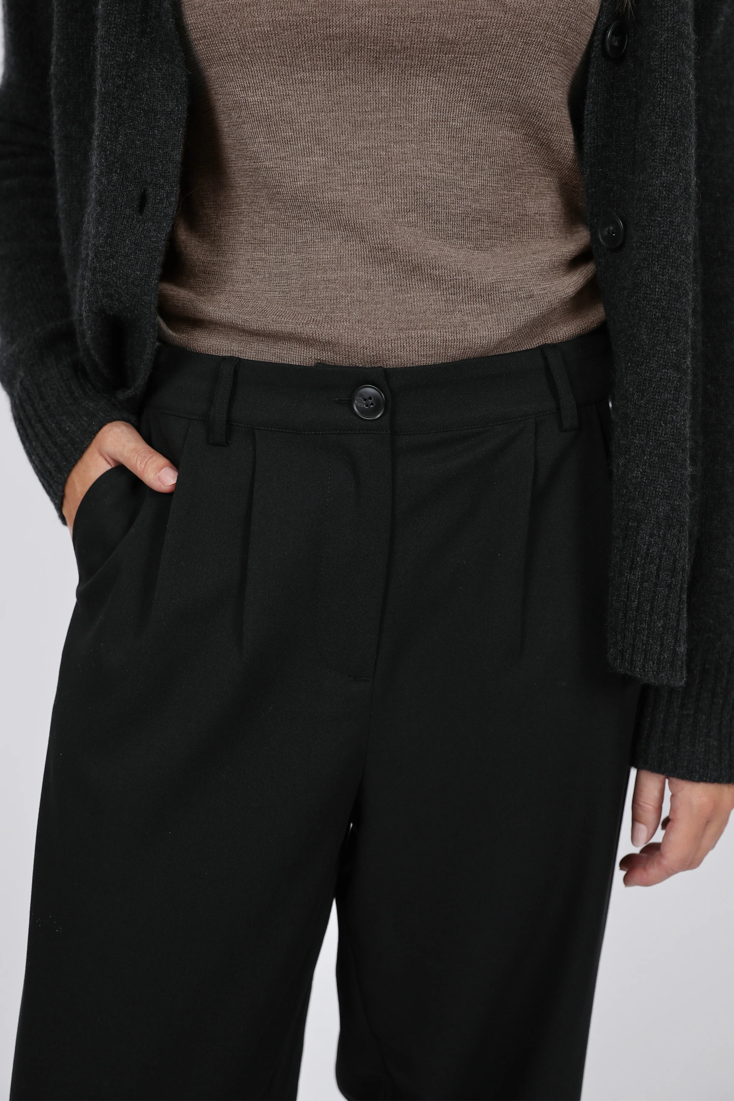 Marlow Ligne Tapered Pant - Black - Image 4