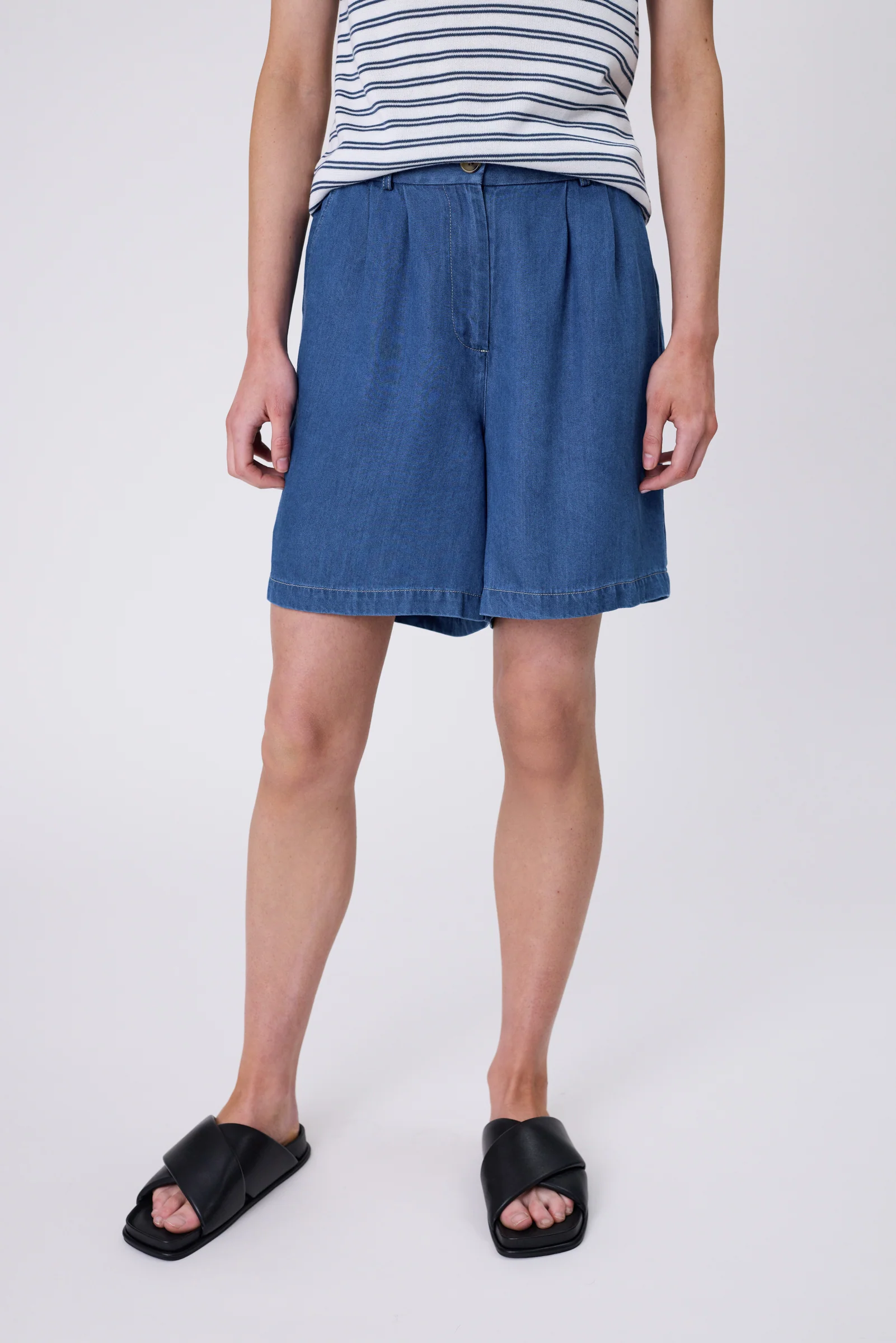 Marlow Vista Bermuda Short - Mid Wash - Image 9