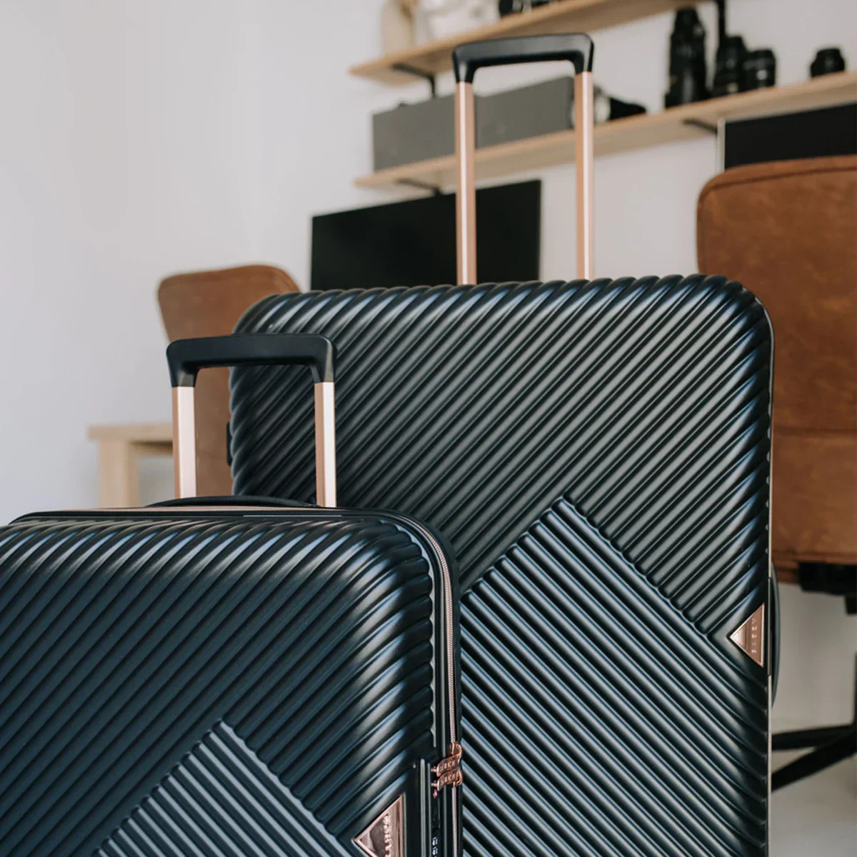 Saben Large Suitcase Luggage Bag - Black - Image 9